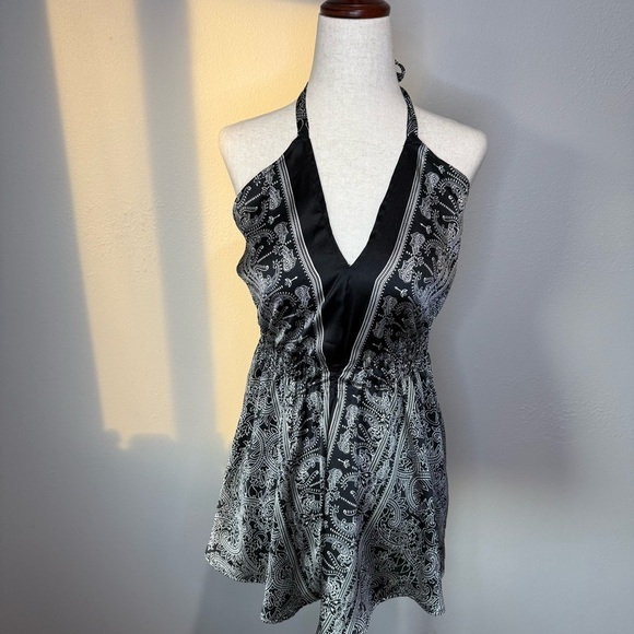 Forever Tops - Forever Black & White Paisley Halter – Size Small